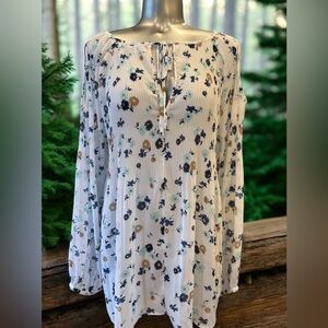 ✅ Michel Studio Floral Cold Shoulder Top - White and Multicolor Blue